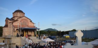 Veliki Broj Nišlija Okupio se Na Litiji u Čast Svetog Vasilija Ostroškog Večernja služba i Litije u čast Svetog Vasilija Ostroškog; Foto: Pravoslavna Eparhija niška