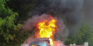Tuča gostiju na slavi: Domaćinu pukao film pa zapalio gostu automobil Tuča gostiju i domaćina na slavi u Nišu