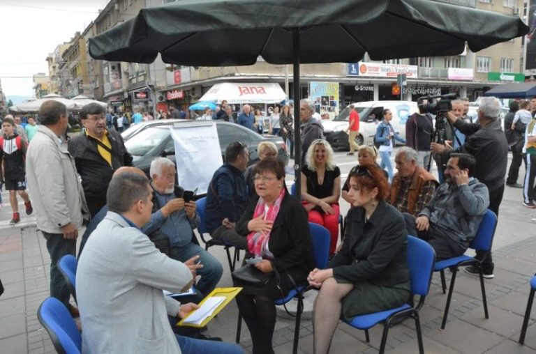 Prva Slobodna Zona: Građani razgovarali sa opozicijom o problemima u Nišu