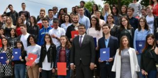 Stipendije za 107 talentovanih učenika i studenata Niša Stipendije za najbolje; Foto: Grad Niš