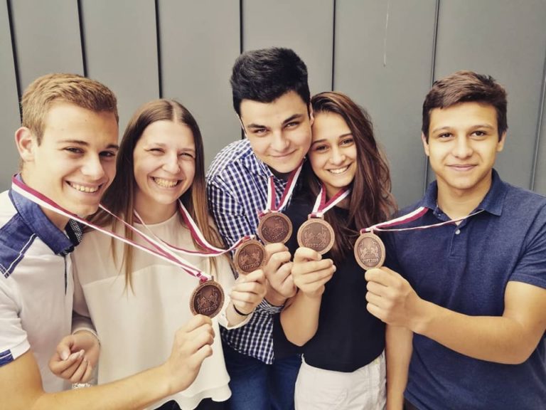 Trijumf srpskih fizičara u Poljskoj: Tim sa niškim gimnazijalcima osvojio bronzu