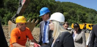 Kabinet Ministarstva građevinarstva se premešta u Belu Palanku Zorana Mihajlović premešta kabinet u Belu Palanku