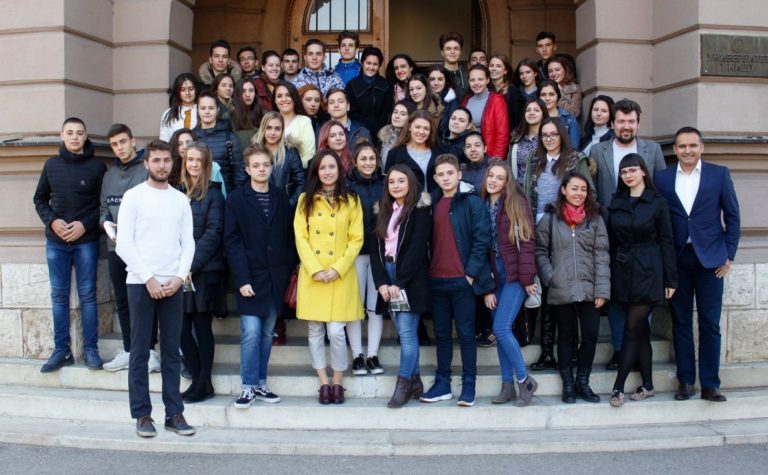 Konkurs za prijem novih Mladih ambasadora: Sa mladima za mlade