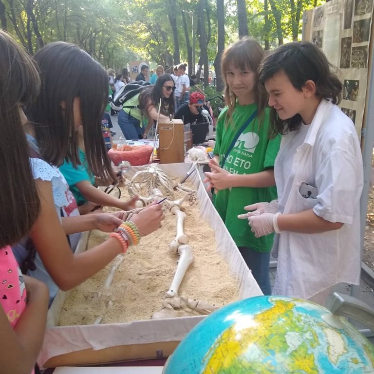 Naučno leto u Niškoj Banji: Učenički eksperimenti i kvizovi