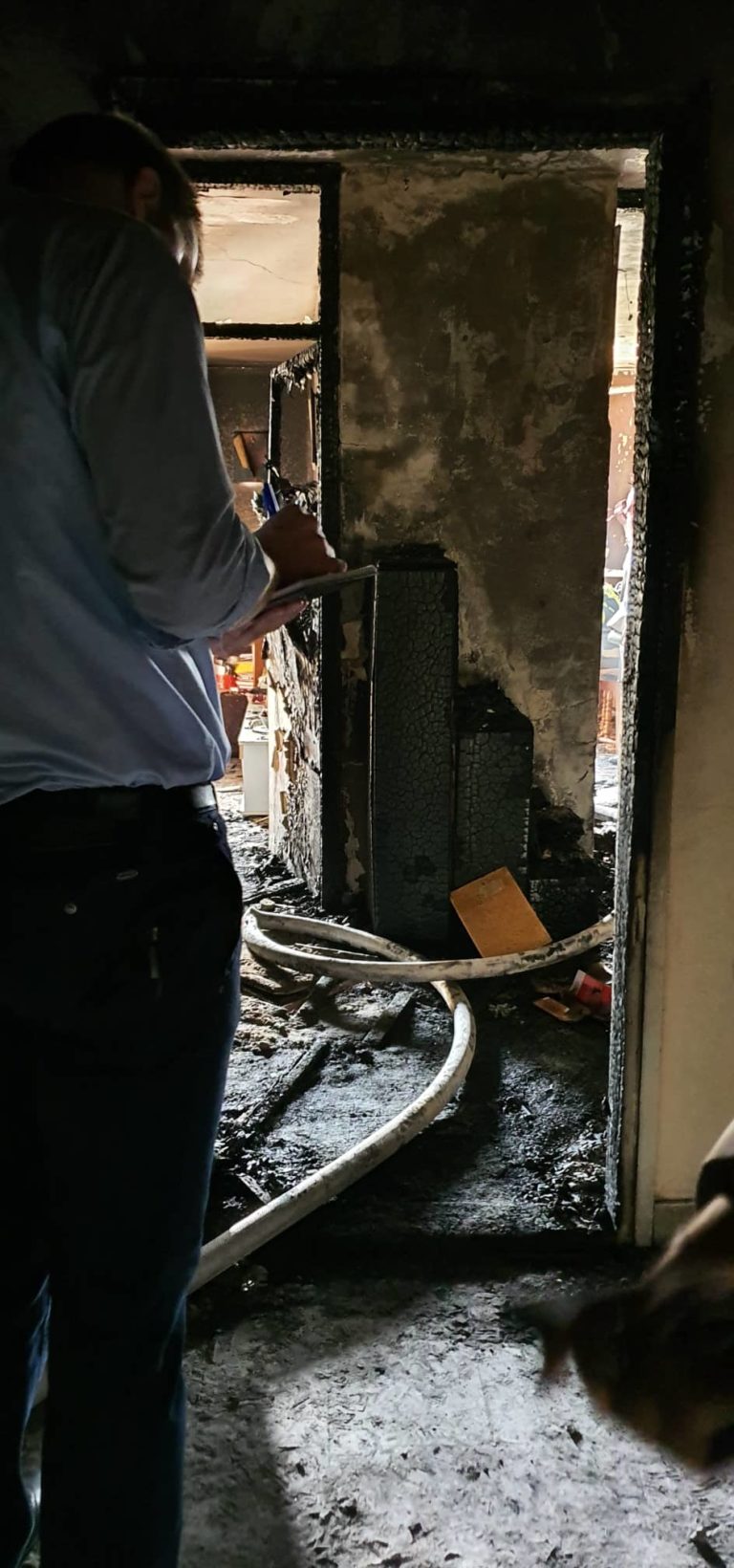 U požaru na Bulevaru potpuno izgoreo stan, ima lakše povređenih