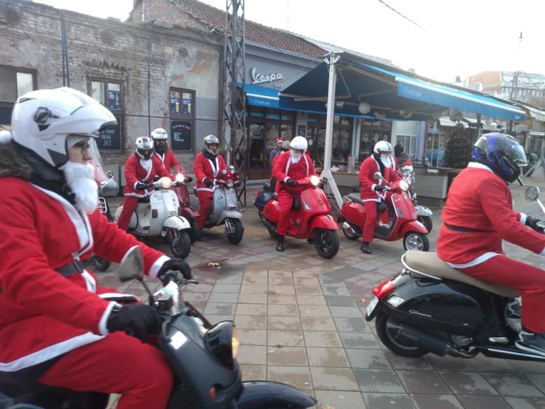Deda Mraz stigao na motociklu: Bajkeri obradovali niške mališane