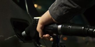 Nemci ne znaju šta sa 350.000 dizelaša. Izvoz u Srbiju? Nemci ne znaju šta da rade sa 350.000 dizelaša, savetuje im se da ih šalju u Srbiju i Hrvatsku