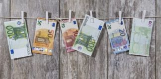 Neobičan poklon: Platio struju za 36 porodica koje nisu imale novca Esmond je pomogao 36 porodica u gradu od 600 stanovnika