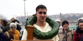 Andrija Petković prvi doplivao do časnog krsta Učenik četvrtog razreda Gimnazije “Stevan Sremaac”, Andrija Petković