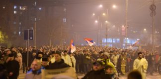 Krsni hod u Nišu za podršku crnogorskim demonstrantima Održan Moleban i Krsni hod podrške crnogoskim demonstrantima; Foto: M. Lazarević