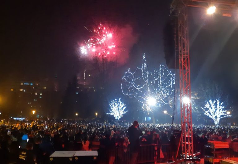 Nišlije dočekale pravoslavnu Novu godinu uz vatromet i muziku Alena Ademovića