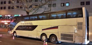 Nemačka policija iz saobraćaja isključila raspadnut autobus iz Srbije Autobus iz Srbije koji se skoro raspao; Foto: Twitter