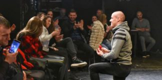 Zaprosio devojku pred publikom na sceni Narodnog pozorišta (VIDEO) Stefan zaprosio Milicu na sceni niškog Narodnog pozorišta; Foto: Narodno pozorište Niš