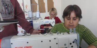 Osobe sa invaliditetom iz Kuršumlije šiju pamučne maske i dele ih besplatno