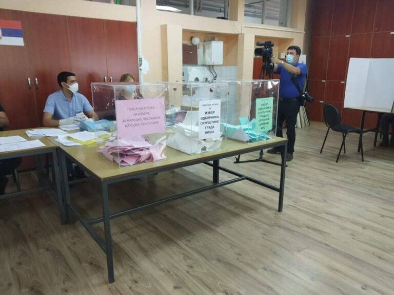 Policija reagovala po prijavama na biračkim mestima u Zrenjaninu i Novom Beogradu