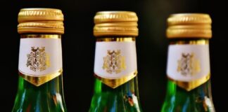 Vlada Srbije 9.200 flaša zaplenjene rakije dala bolnici za dezinfekciju flase