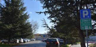 Počela naplata parkiranja na platou kod hale „Čair“ plato ispred hale Cair